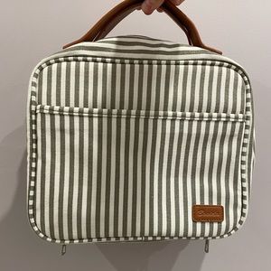 hanging bathroom bag